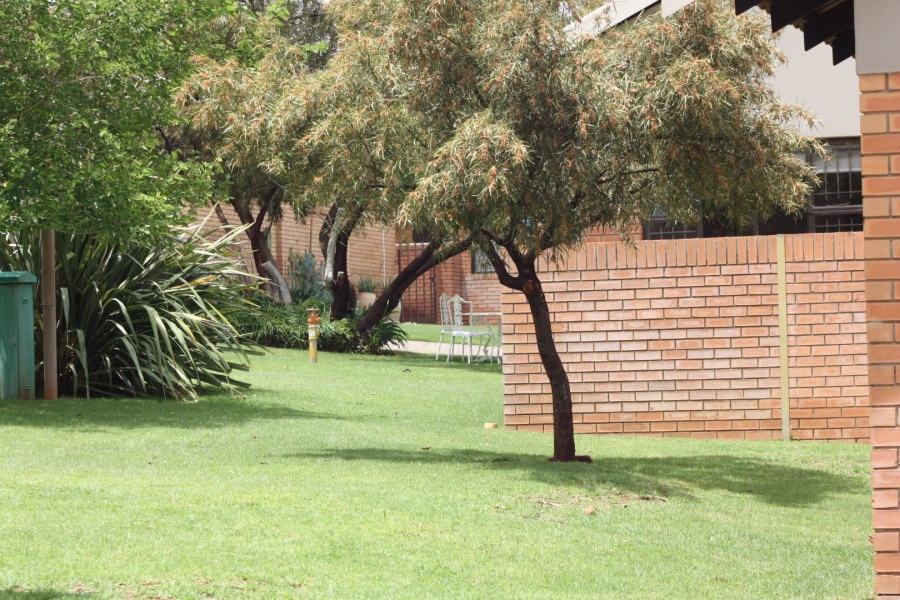 2 Bedroom Property for Sale in Langenhovenpark Free State